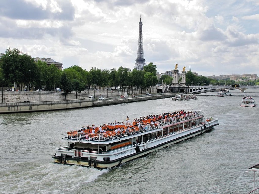 Cruise Découverte on the Seine
